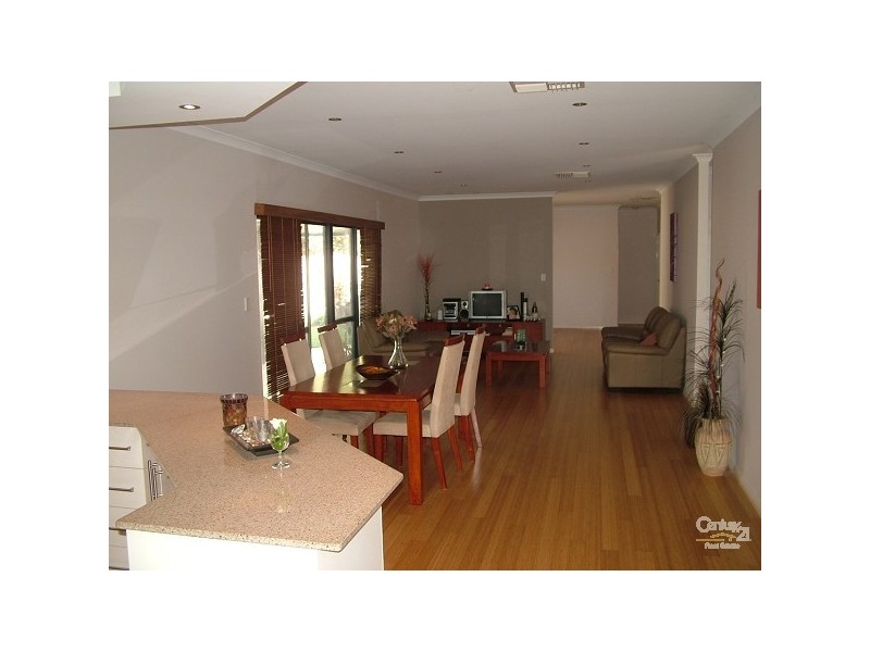 22 Hicks Road, Kelmscott WA 6111