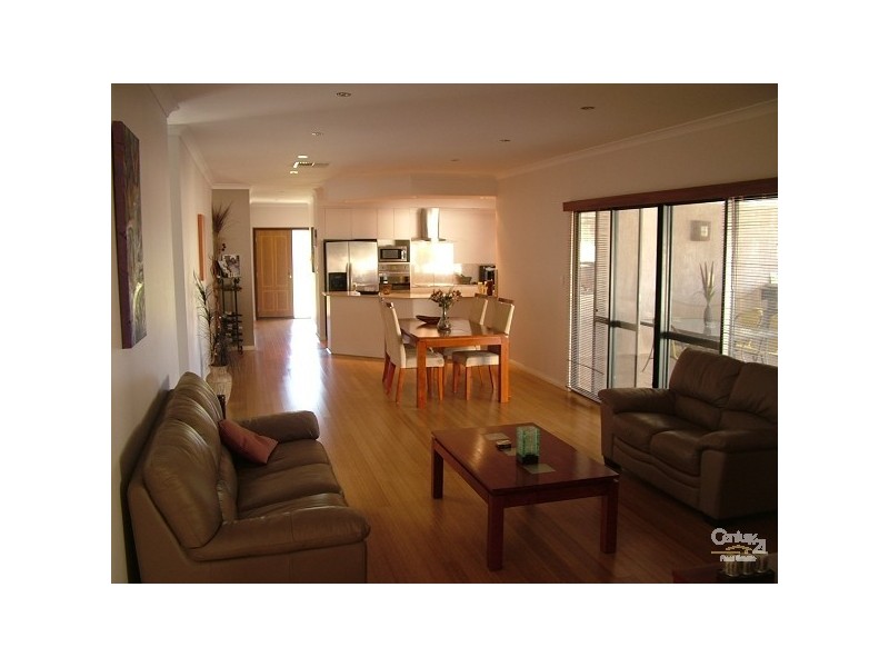 22 Hicks Road, Kelmscott WA 6111