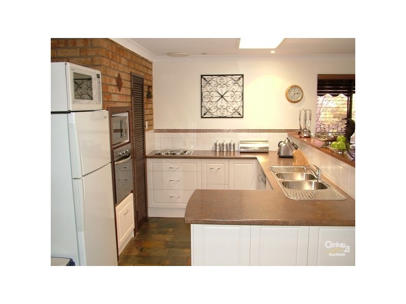 16 Melanda Street, Kelmscott WA 6111