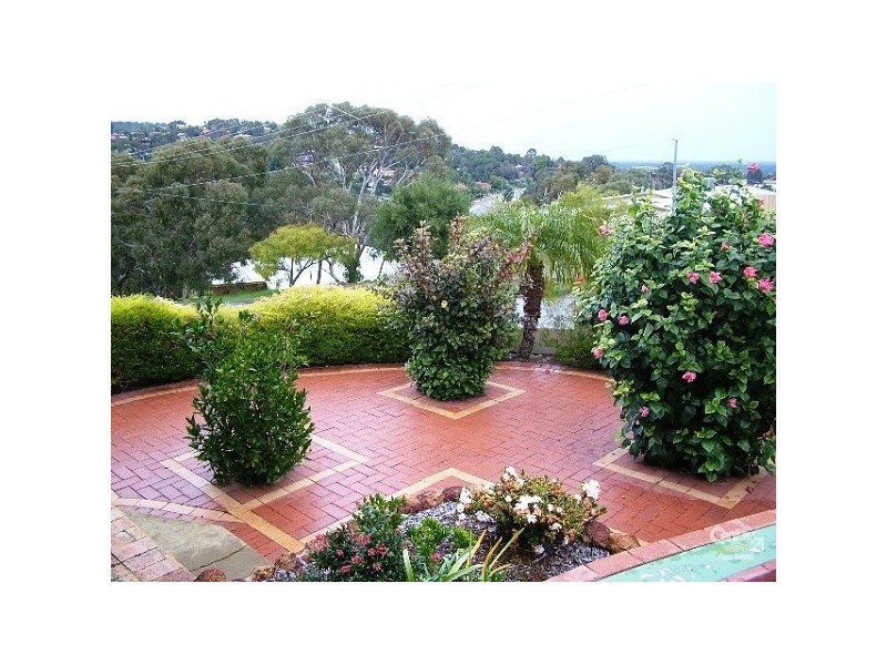 17 Wangoola, Mount Nasura WA 6112