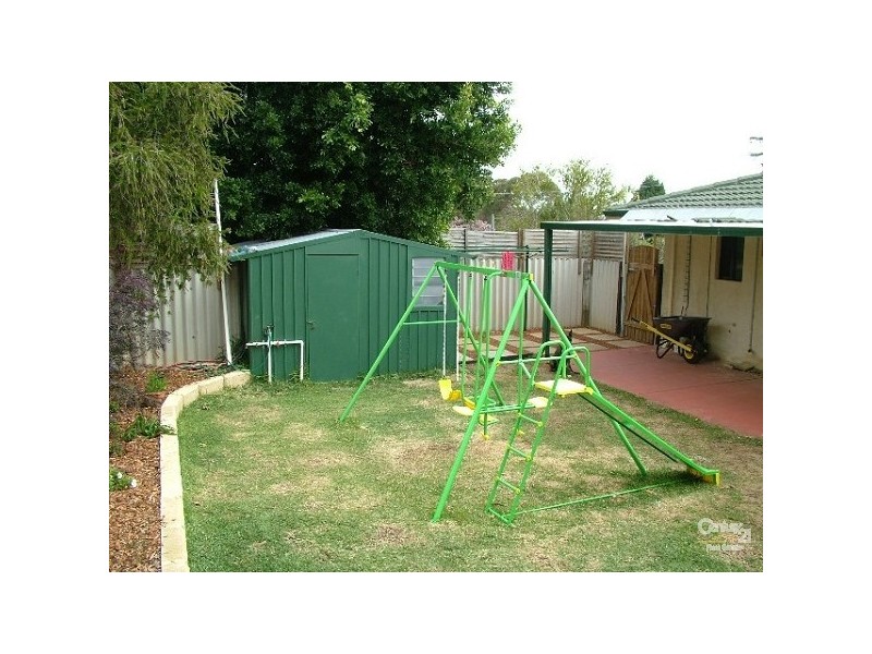 4 Meyer Close, Kelmscott WA 6111