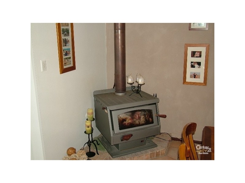 4 Hall Road, Roleystone WA 6111