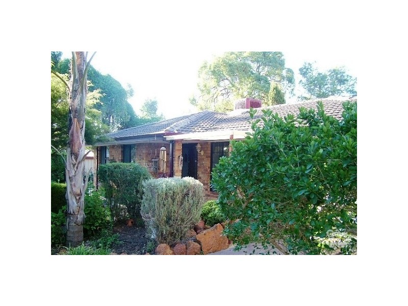 4 Hall Road, Roleystone WA 6111