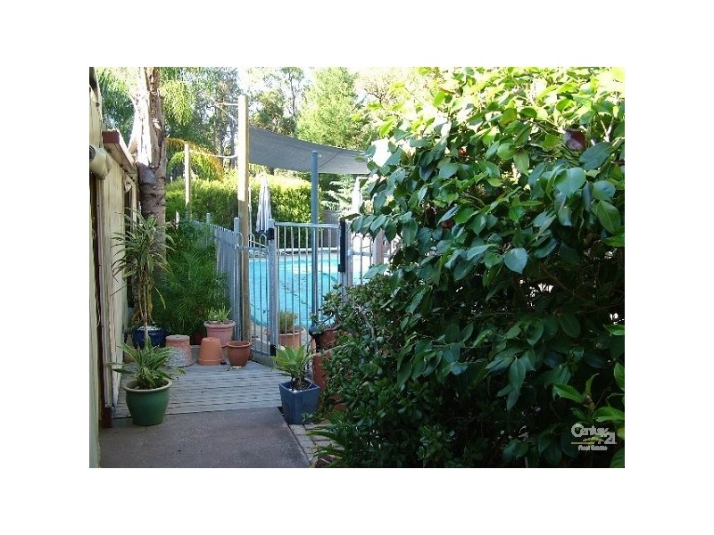 4 Hall Road, Roleystone WA 6111