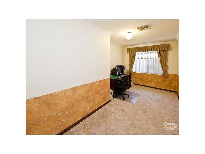 27 Brown Crescent, Seville Grove WA 6112