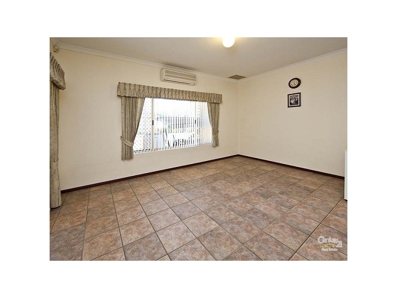 27 Brown Crescent, Seville Grove WA 6112