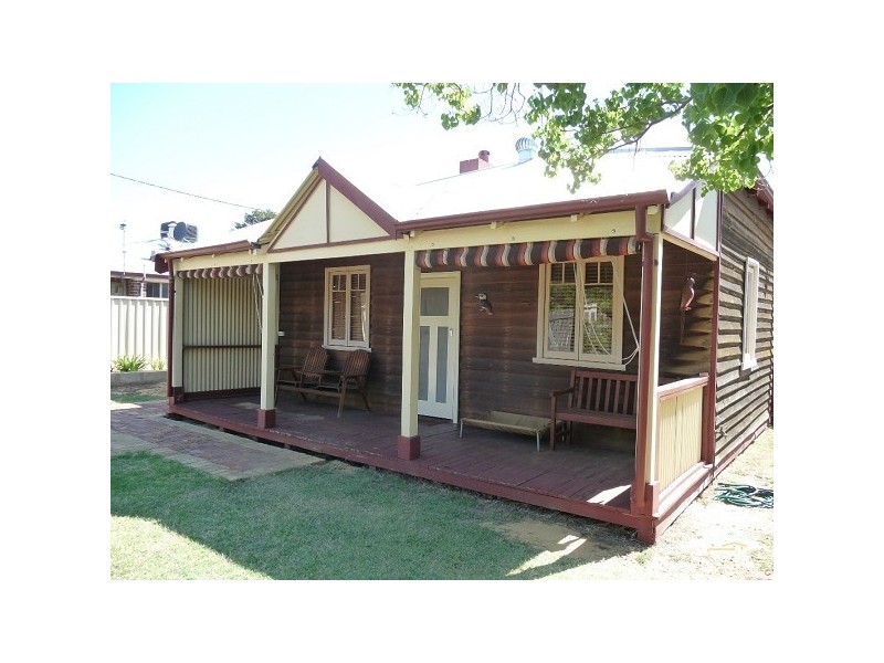 8 Abbey Road, Armadale WA 6112