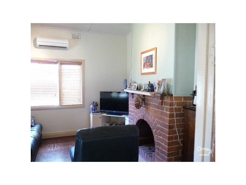 8 Abbey Road, Armadale WA 6112