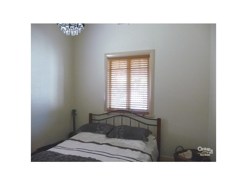 8 Abbey Road, Armadale WA 6112