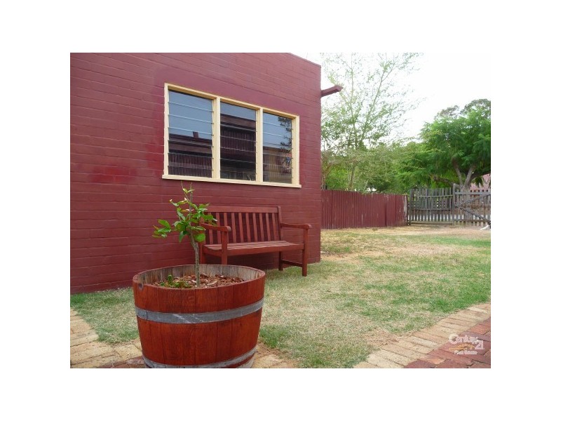 8 Abbey Road, Armadale WA 6112