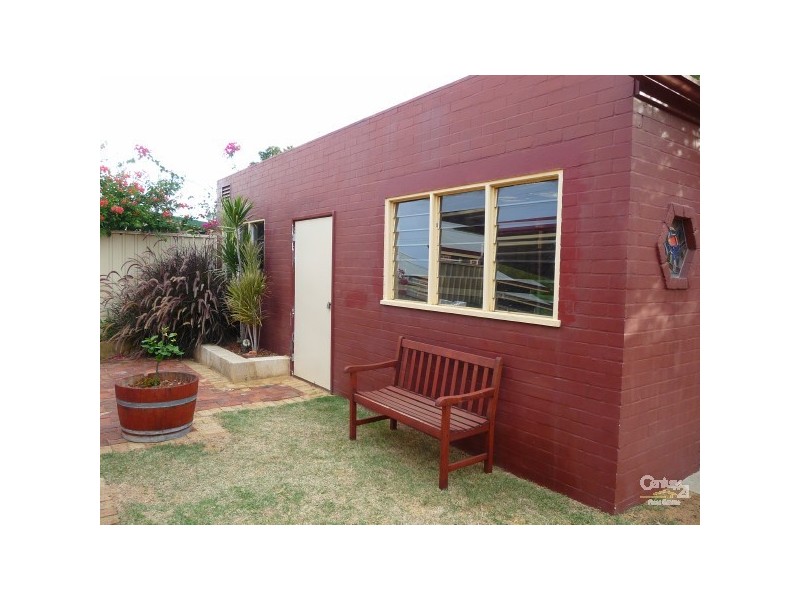 8 Abbey Road, Armadale WA 6112