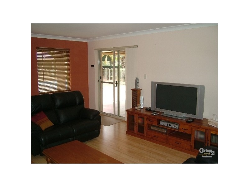 8 Parkfield Road, Kelmscott WA 6111