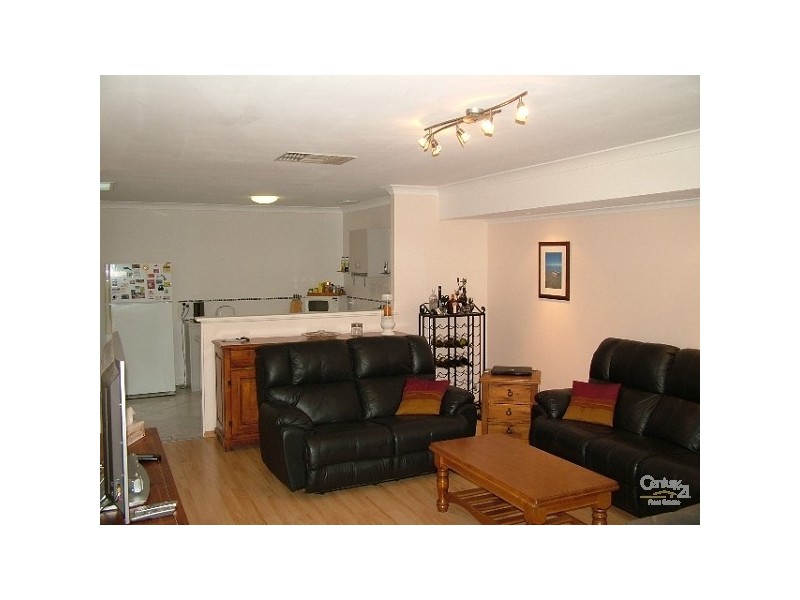 8 Parkfield Road, Kelmscott WA 6111