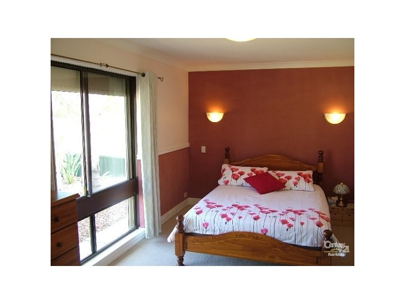 8 Parkfield Road, Kelmscott WA 6111