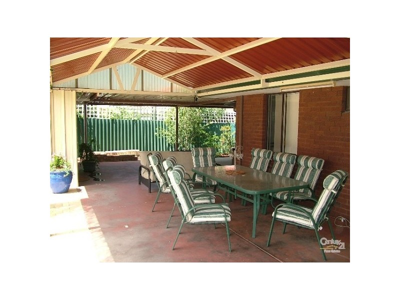 8 Parkfield Road, Kelmscott WA 6111