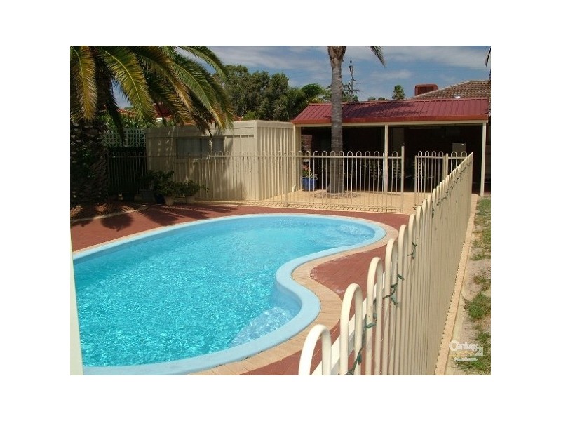 8 Parkfield Road, Kelmscott WA 6111