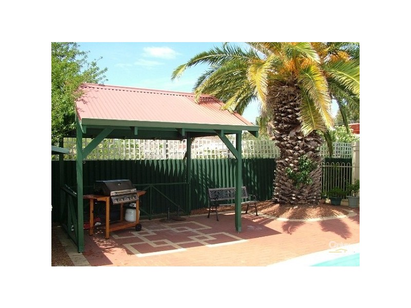 8 Parkfield Road, Kelmscott WA 6111