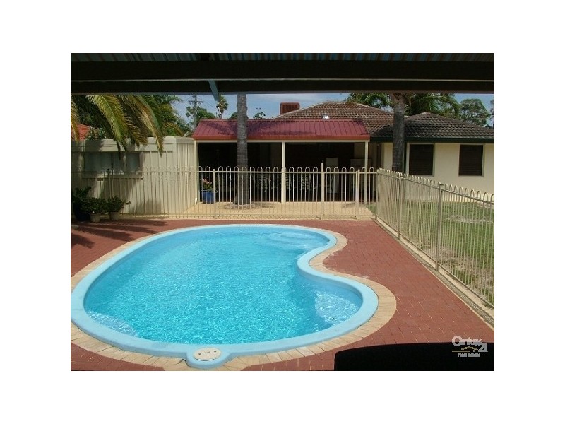 8 Parkfield Road, Kelmscott WA 6111