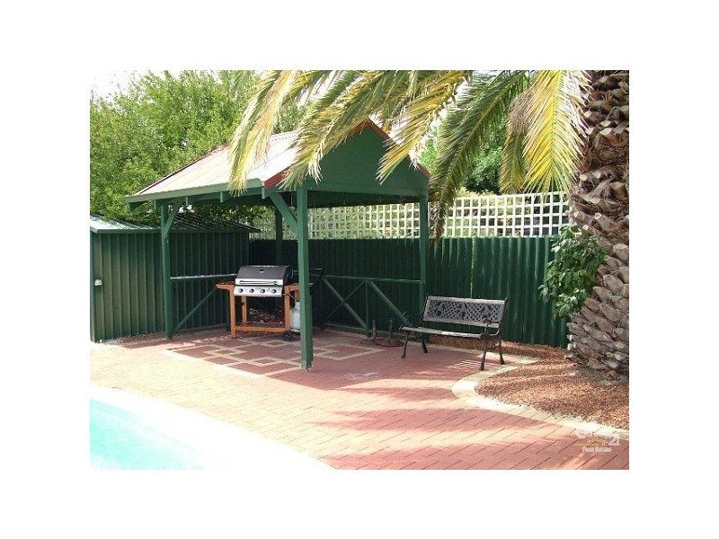 8 Parkfield Road, Kelmscott WA 6111