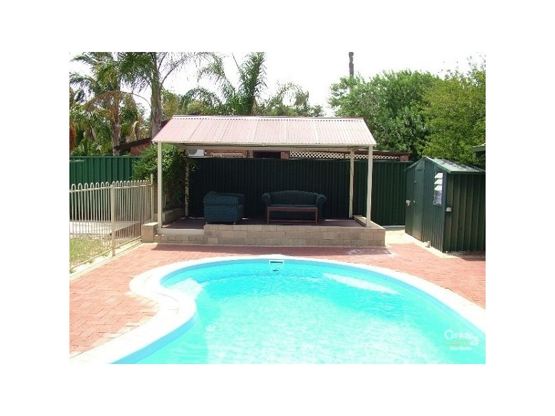 8 Parkfield Road, Kelmscott WA 6111