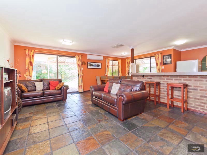 4 Clifton Street, Kelmscott WA 6111