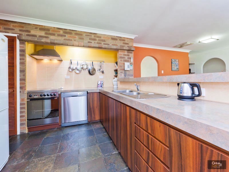 4 Clifton Street, Kelmscott WA 6111