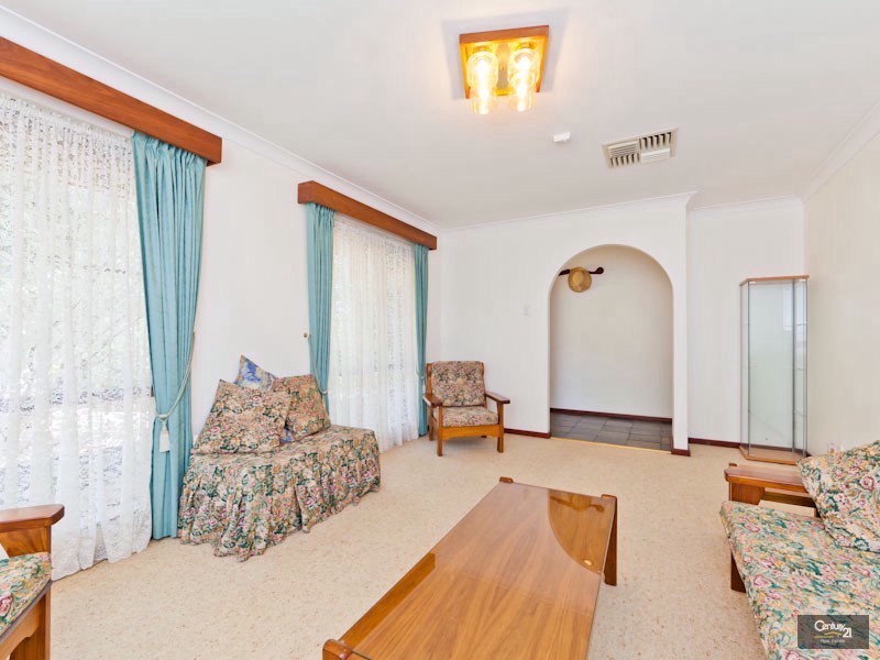 4 Clifton Street, Kelmscott WA 6111