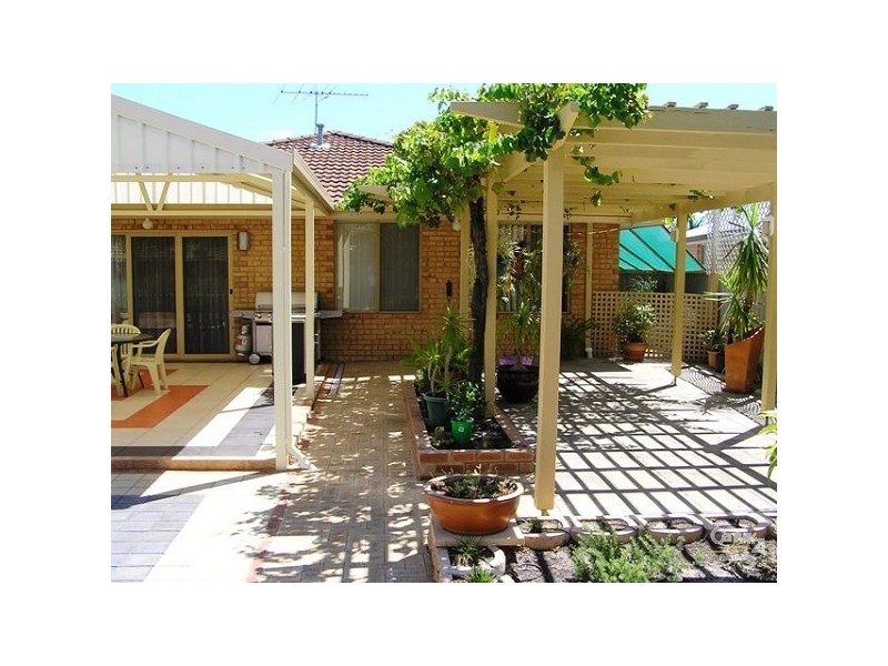 20 Chidzey Drive, Seville Grove WA 6112