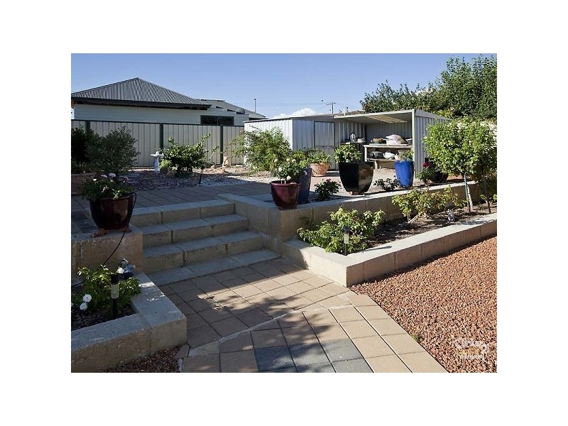 9 Eynesford St, Gosnells WA 6110