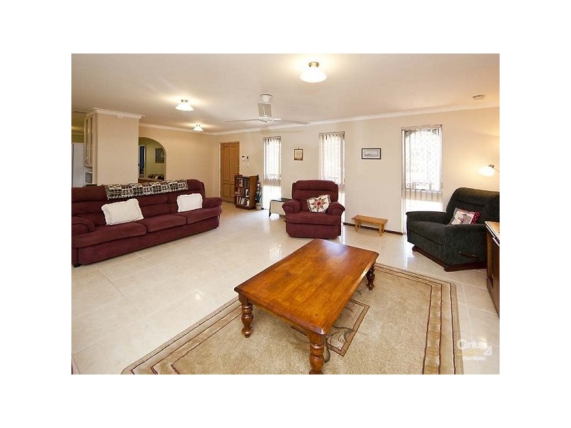 9 Eynesford St, Gosnells WA 6110