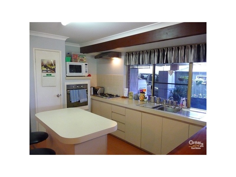 175 Seville Drive, Seville Grove WA 6112