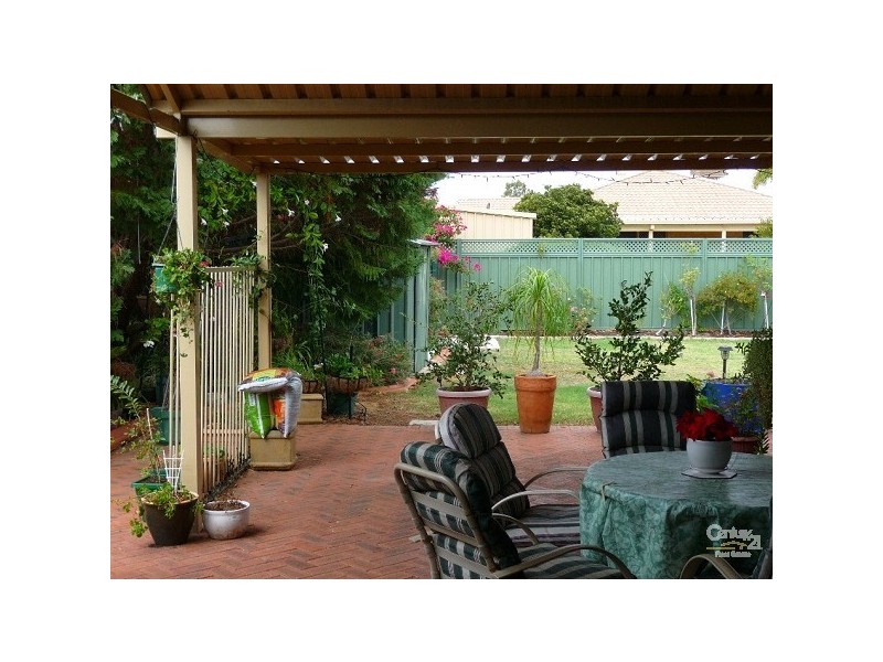 175 Seville Drive, Seville Grove WA 6112