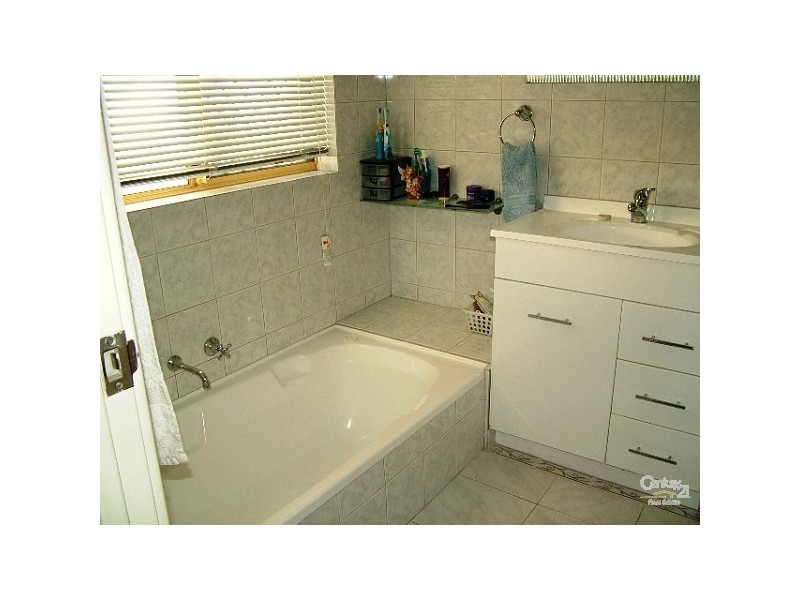 53 Inverness Circle, Camillo WA 6111