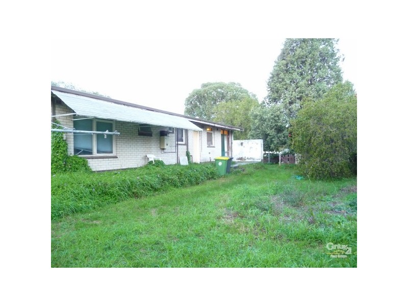 11 Ward Cres, Kelmscott WA 6111