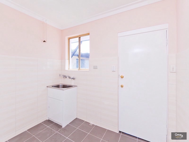 27 Lindy Way, Camillo WA 6111