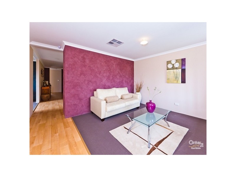 25 Glasgow Way, Seville Grove WA 6112