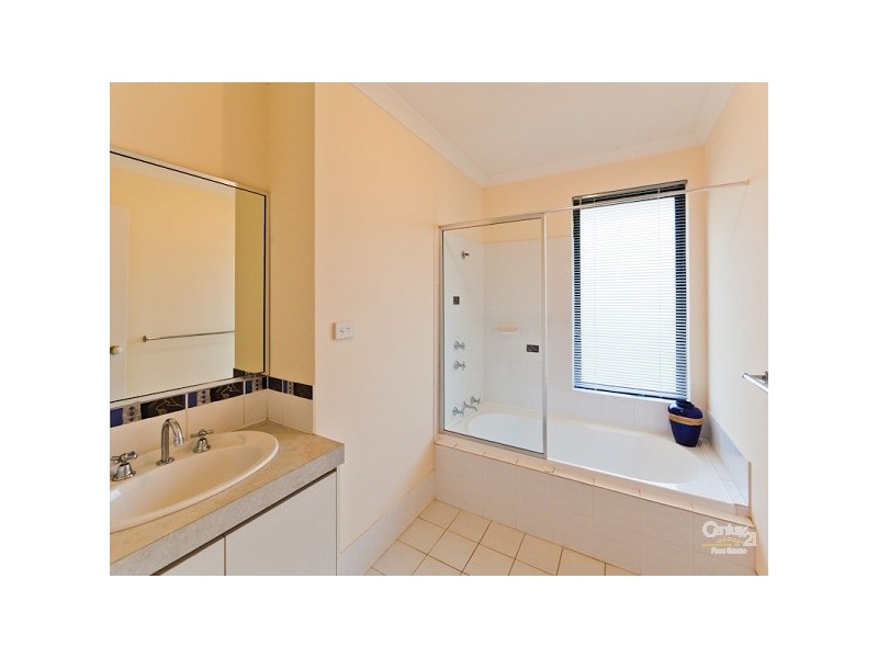 25 Glasgow Way, Seville Grove WA 6112