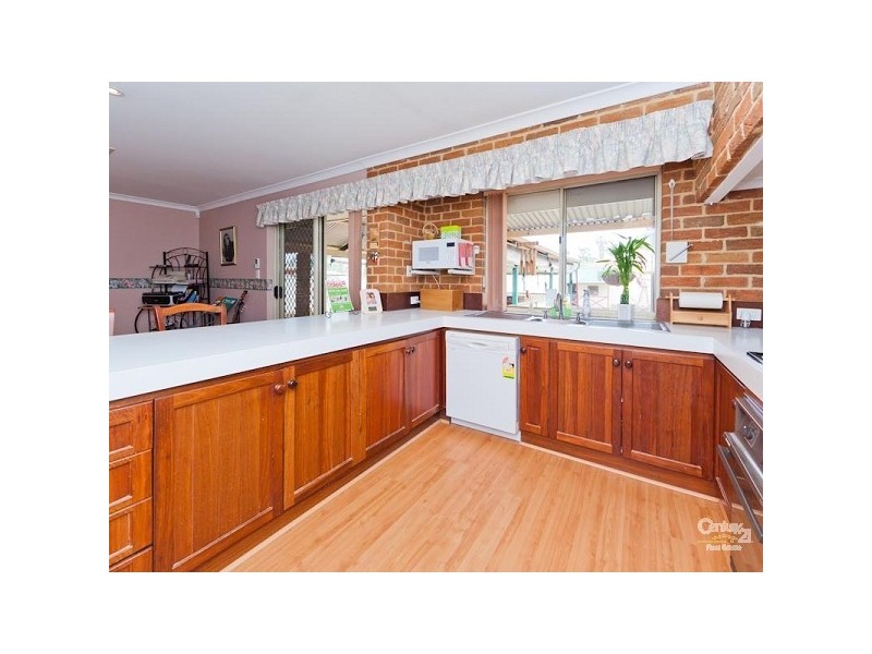 8 Skye Close, Camillo WA 6111