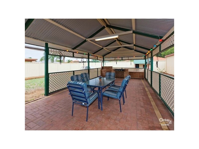 8 Skye Close, Camillo WA 6111