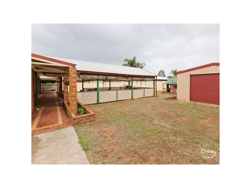 8 Skye Close, Camillo WA 6111