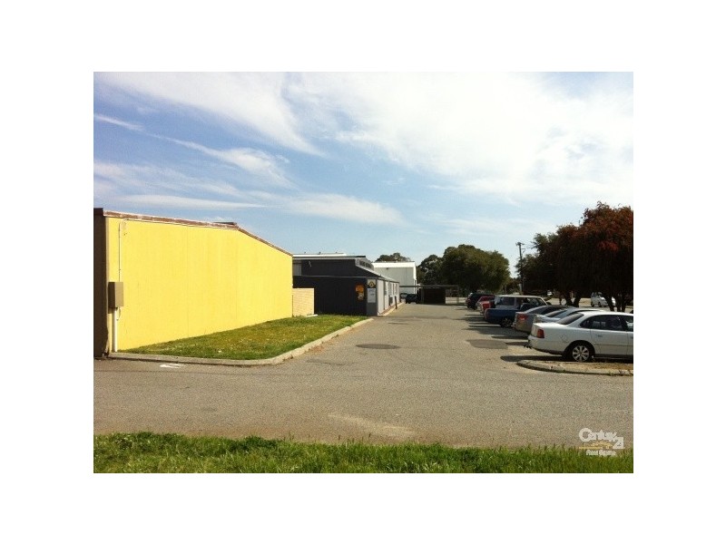 1/4 Malcom Road, Maddington WA 6109