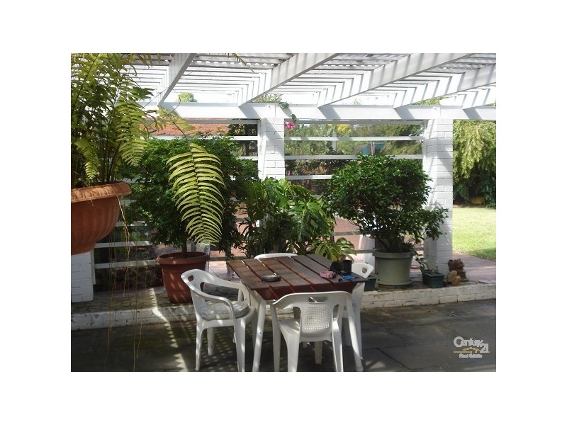 19 Amanda Drive, Camillo WA 6111