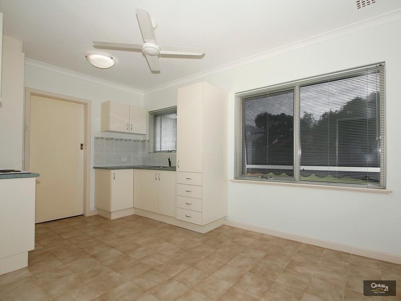 19 Amanda Drive, Camillo WA 6111