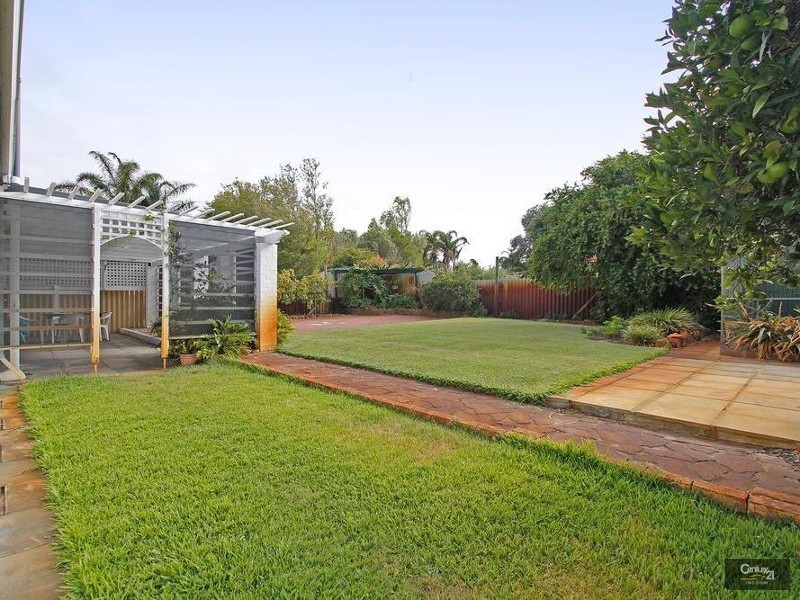 19 Amanda Drive, Camillo WA 6111