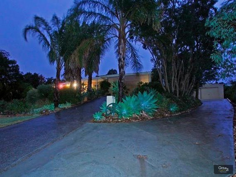 18 Chardonnay Grove, Mount Nasura WA 6112