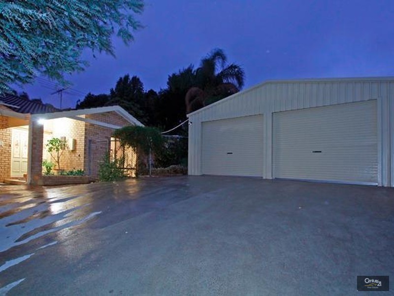 18 Chardonnay Grove, Mount Nasura WA 6112