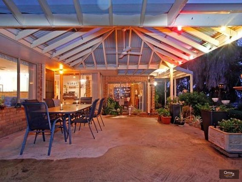 18 Chardonnay Grove, Mount Nasura WA 6112