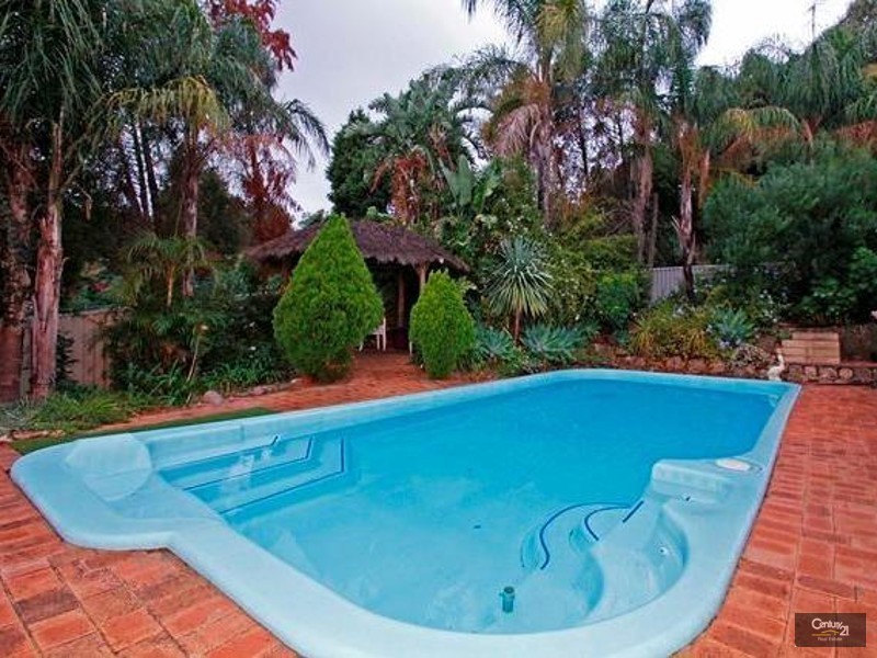 18 Chardonnay Grove, Mount Nasura WA 6112