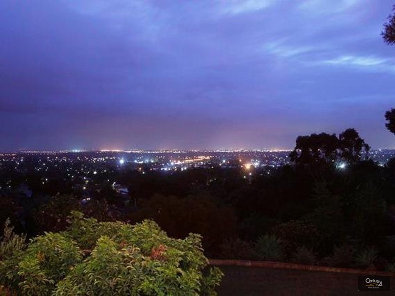 18 Chardonnay Grove, Mount Nasura WA 6112