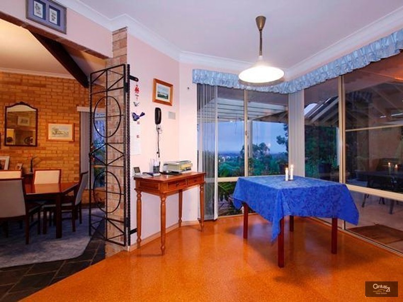 18 Chardonnay Grove, Mount Nasura WA 6112